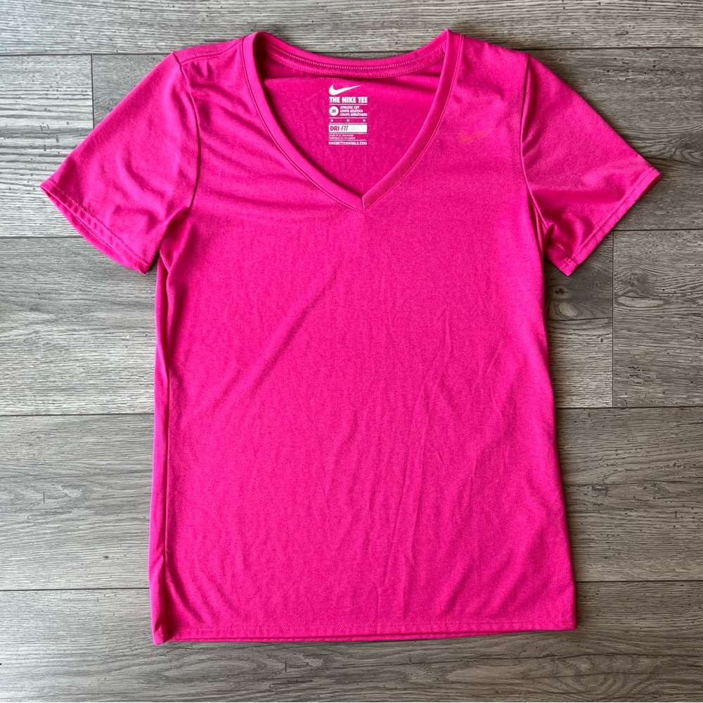 The Nike Tee Women’s Medium Hot Pink Dri-FIT Short Sleeve Workout Gym Loose Fit